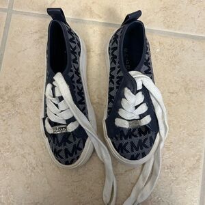 Michael Kors Kids Ashanti Blue and White Logo Sneakers Size 9